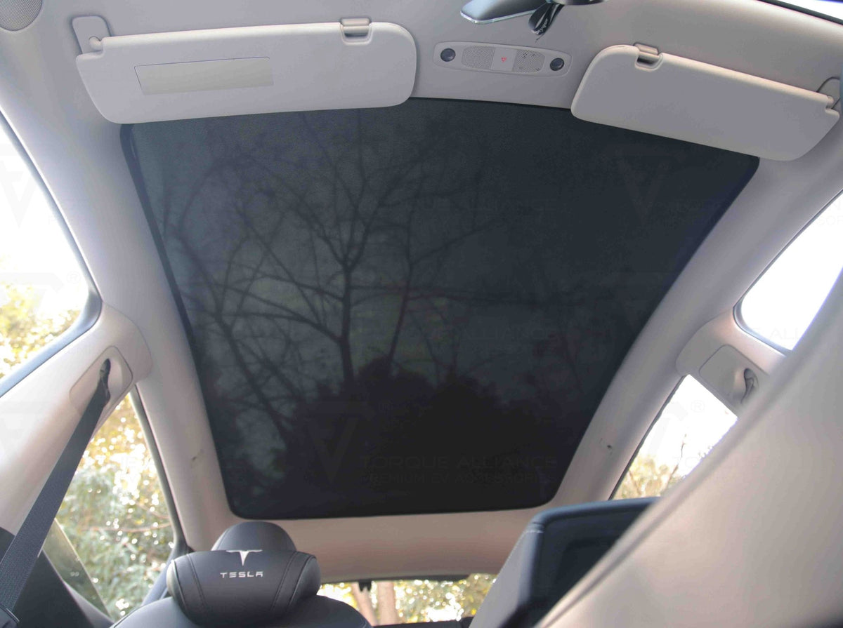 Tesla Model Y Sonnenschutz für Glasdach - Einteilig zum Einhängen von  Tesvolution