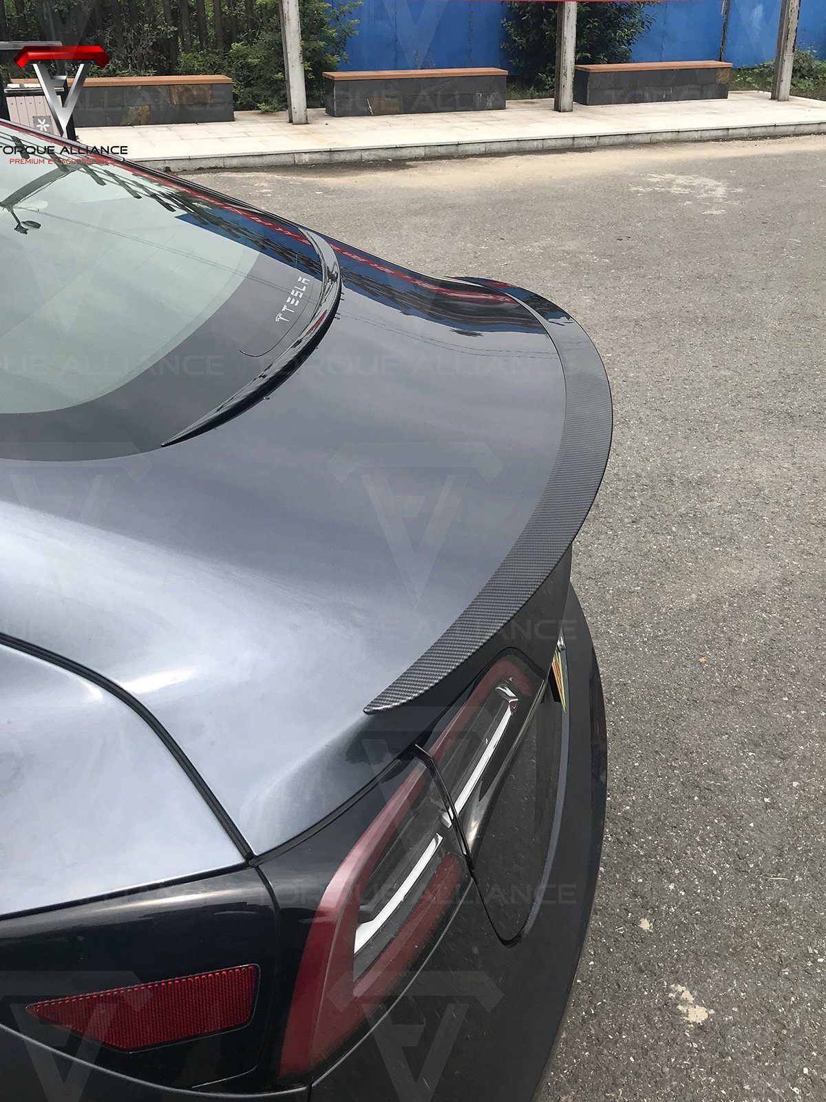 Pose d'un Aileron / Spoiler arrière Joytutus sur une Tesla model 3 